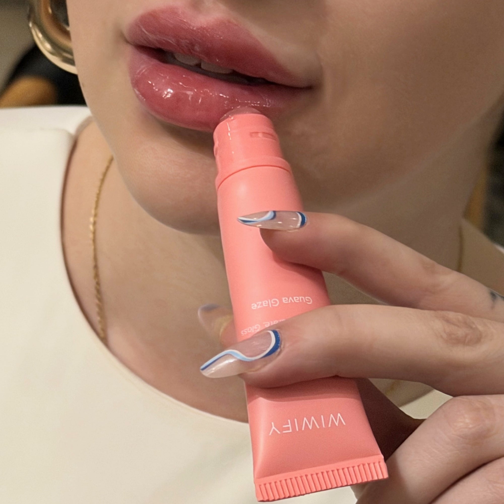 Renkli Dudak Balmı Nedir? Lip Glowy Balm ile Bakım ve Renk Bir Arada