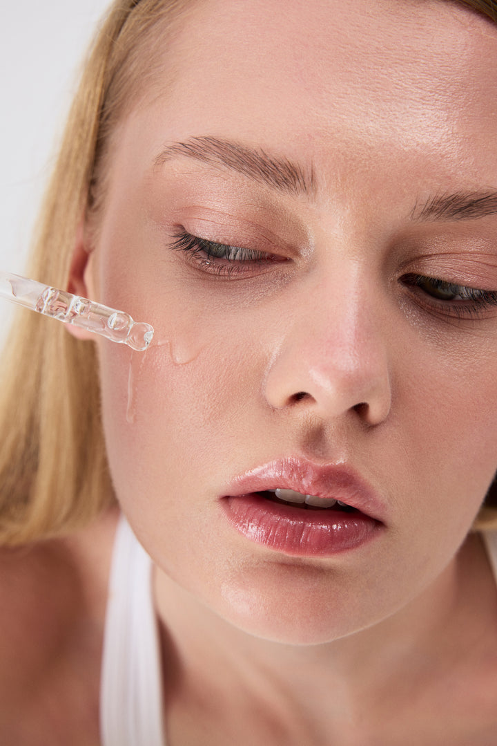 Yaşlanma Karşıtı, Kırışıklık Giderici ve Onarıcı Retinol Cilt Bakım Serumu 30 ml – kullanım fotoğrafı 3