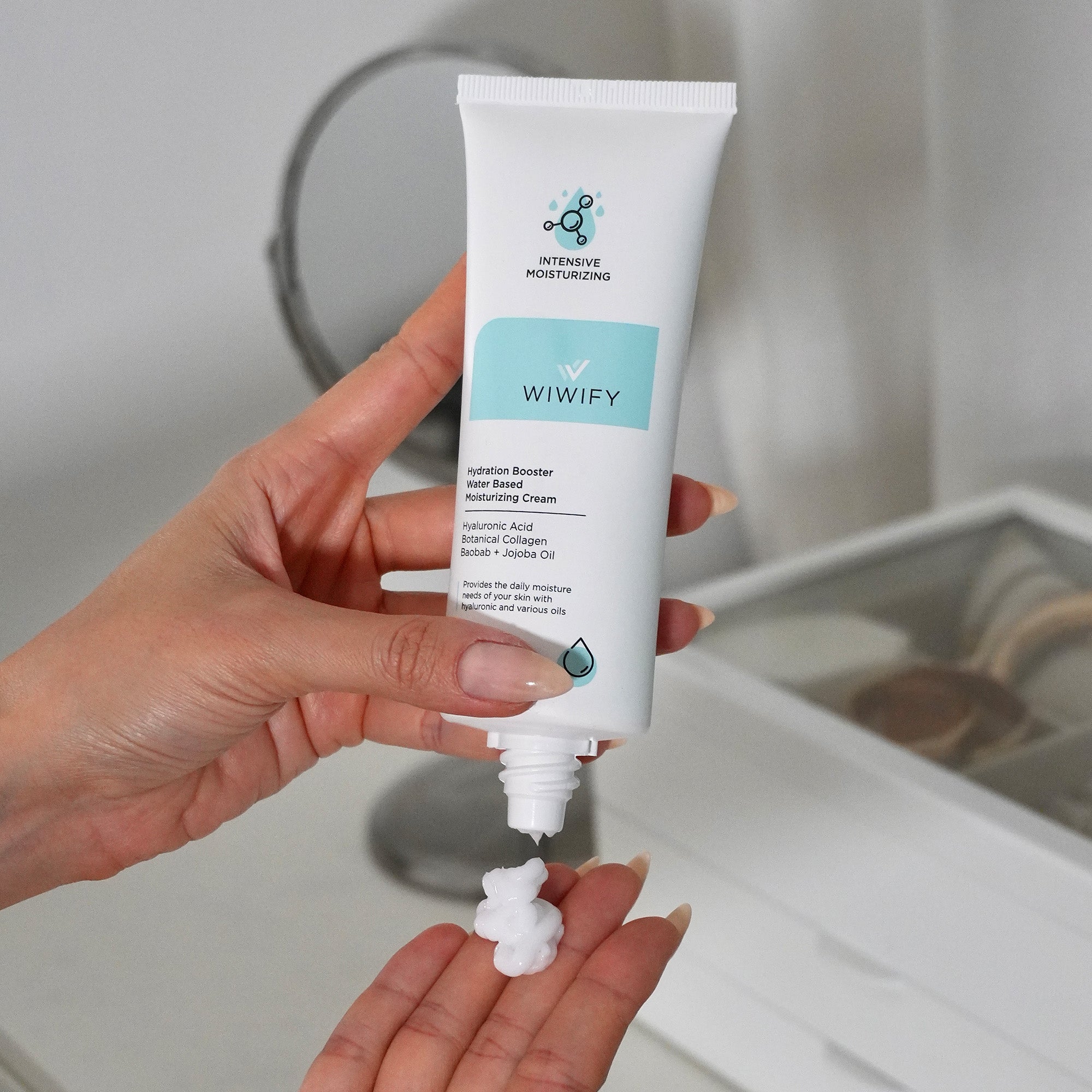 Hassas Ciltler İçin Yatıştırıcı Etkili Yüz Temizleme Jeli, Nemlendirici ve Hyaluronik Asit Serum Cilt Bakım Seti